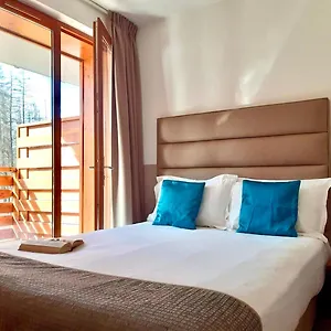 Adonis Aparthotel